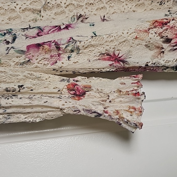 Origami Sm Floral Lace Long Blouse - Picture 12 of 15